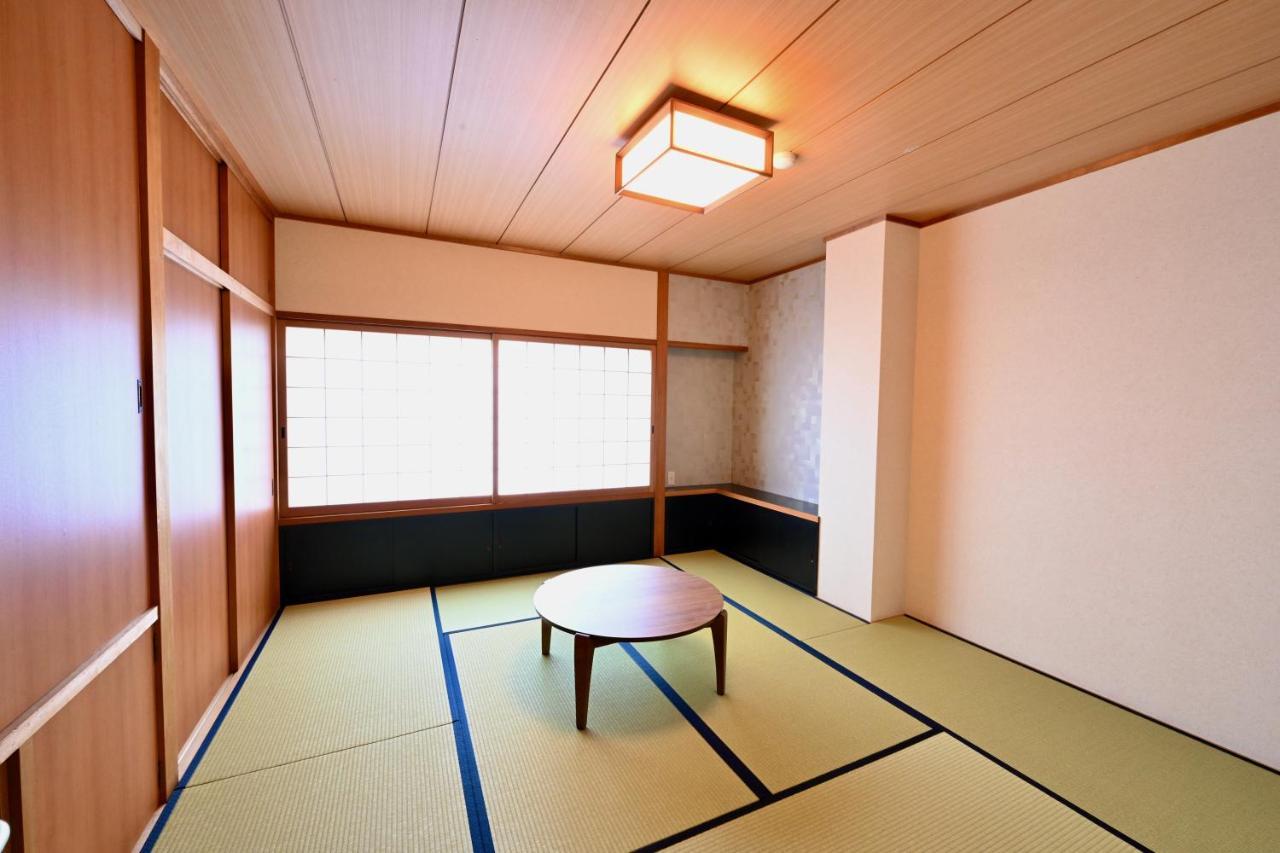 Manabi-Stay Takayama Sakura 提携駐車場利用可 古い町並みまで徒歩1分 最大9名宿泊可能な一等地で人工温泉を楽しむ Takayama (Gifu) Exterior foto